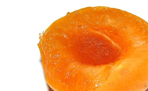 Breskve s makadamijom i medom