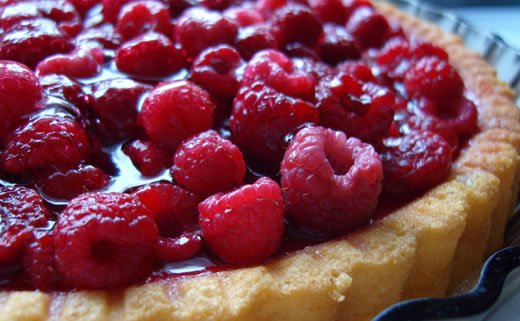 Kolač s malinama i kremom od pudinga