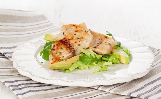 Krastavci na krekeru od riže s tartarom od tune