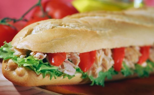 Sendvič od tune, senfa i bosiljka