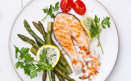 Losos sa češnjakom i đumbirom