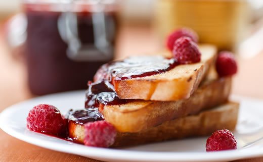 Tost s bademima i bananom