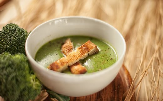 Juha od bosiljka, brokule i špinata