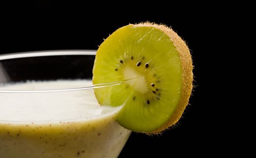 Smoothie od kivija, banane i kokosa