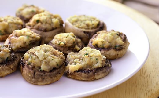 Šampinjoni punjeni slaninom i ovčjim sirom