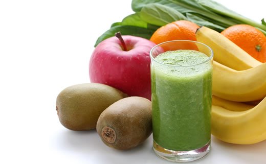 Smoothie od kivija, badema i avokada