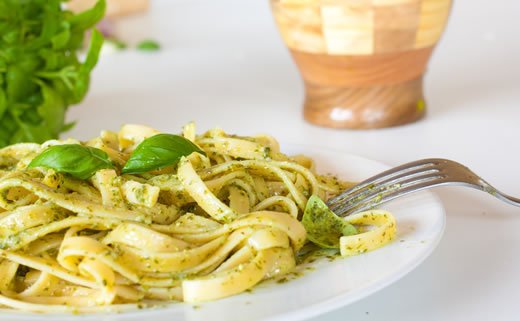 Tjestenina s avokadom i brokulom