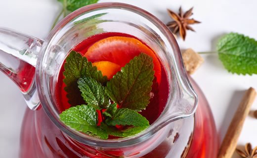 Limunada s jagodama i bosiljkom