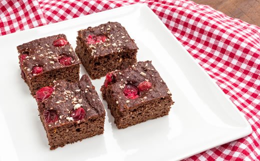 Čokoladne kocke s jagodama