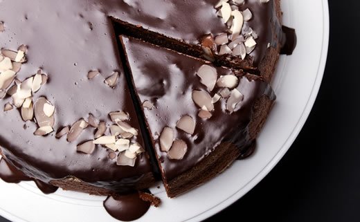 Kolač sa čokoladnom glazurom