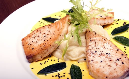 Losos s kiselim vrhnjem i ružmarinom