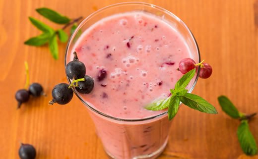 Smoothie od šipka i borovnica