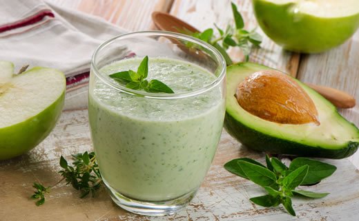 Smoothie od avokada, ananasa i kelja