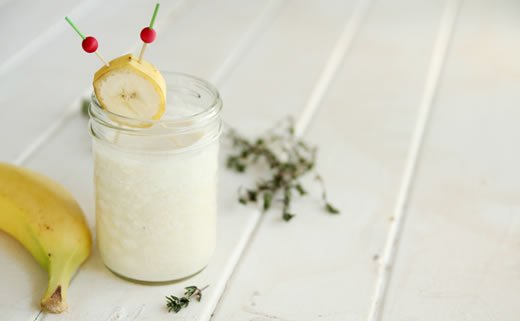 Smoothie od zobenih pahuljica, kokosa i kikirikija