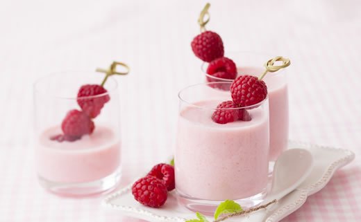 Smoothie od jagoda, badema i bijele čokolade