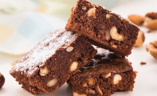 Kocke s bijelom čokoladom i orasima