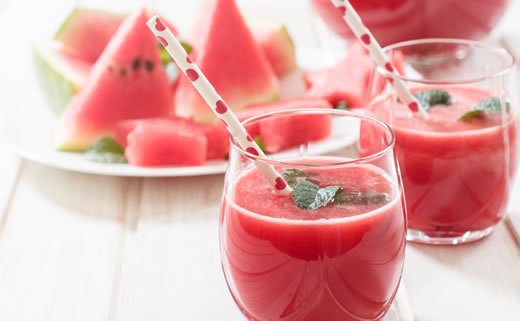 Smoothie od lubenice, jagoda i chia sjemenki