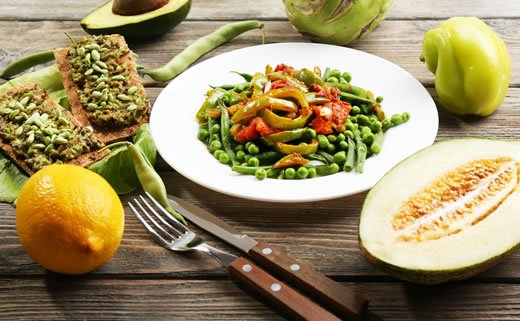 Salata od kelja, slanine i smokvi