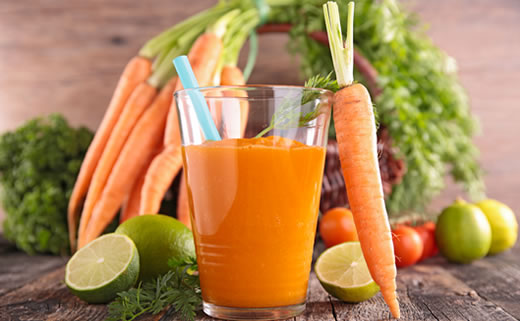 Smoothie od mrkve, banane i ananasa