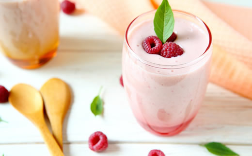 Smoothie od malina, banane i chia sjemenki