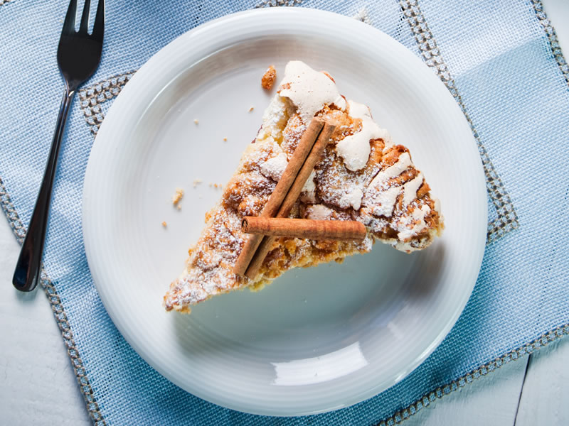 Kolač s kruškama i bademima