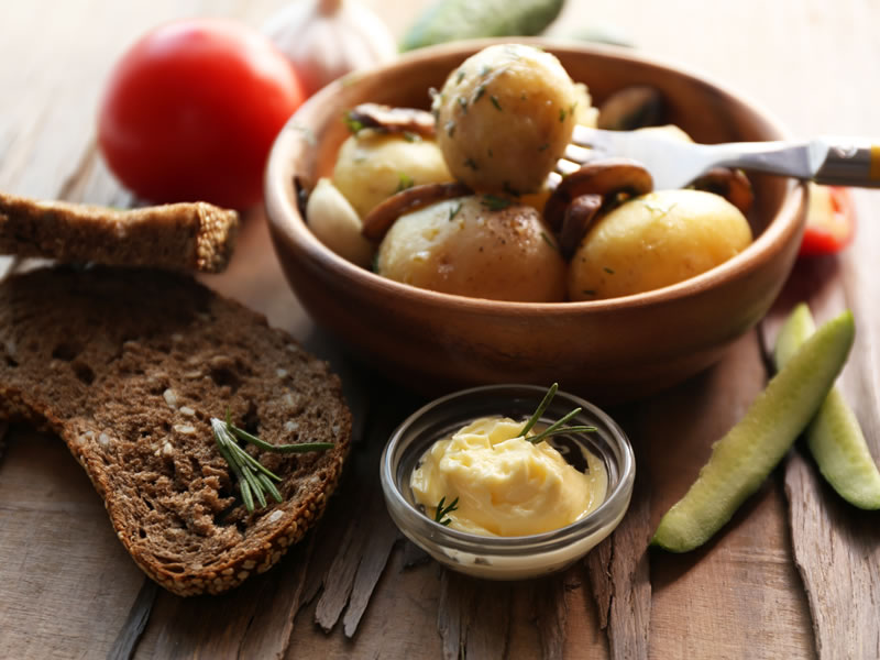 Mladi krumpir sa šafranom i češnjakom