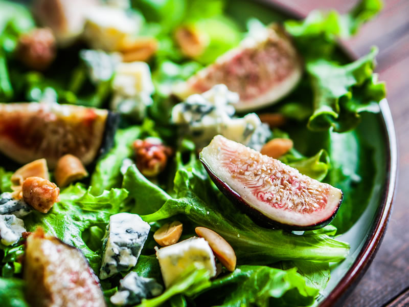 Salata od jabuke, badema i smokve