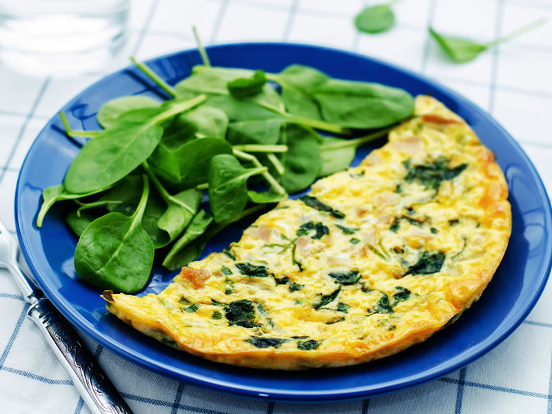 Omlet sa dimljenim lososom