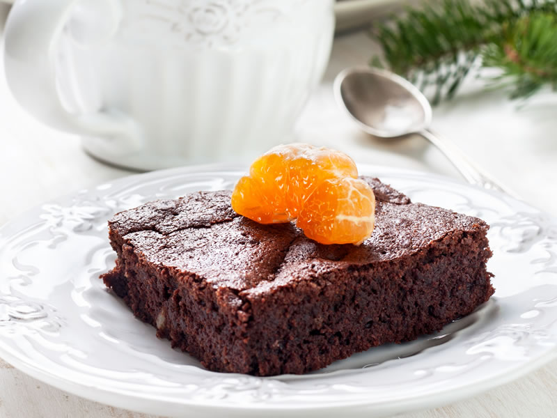 Čokoladni kolač sa slatkom glazurom