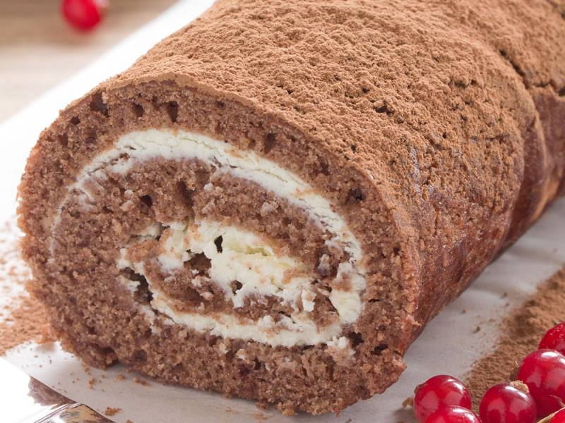 Crna rolada s bijelom kremom