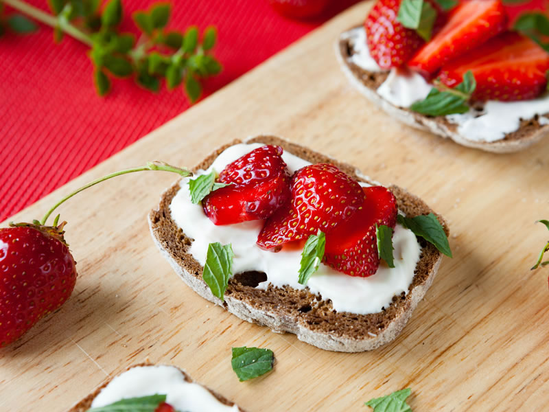 Raženi kruh s medom