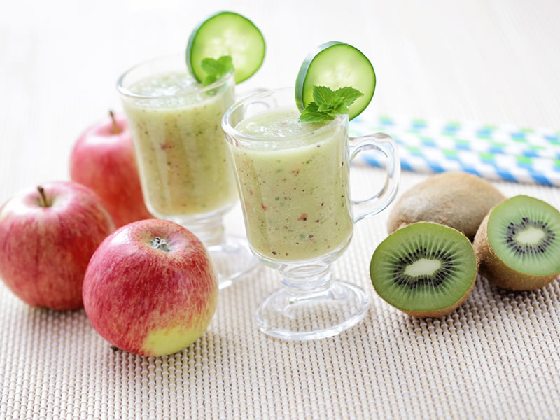 Smoothie od grejpa, kivija i jabuka