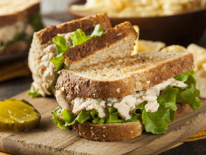 Sendvič od lososa i avokada