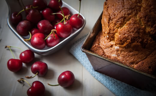 Kruh od zobi i trešanja