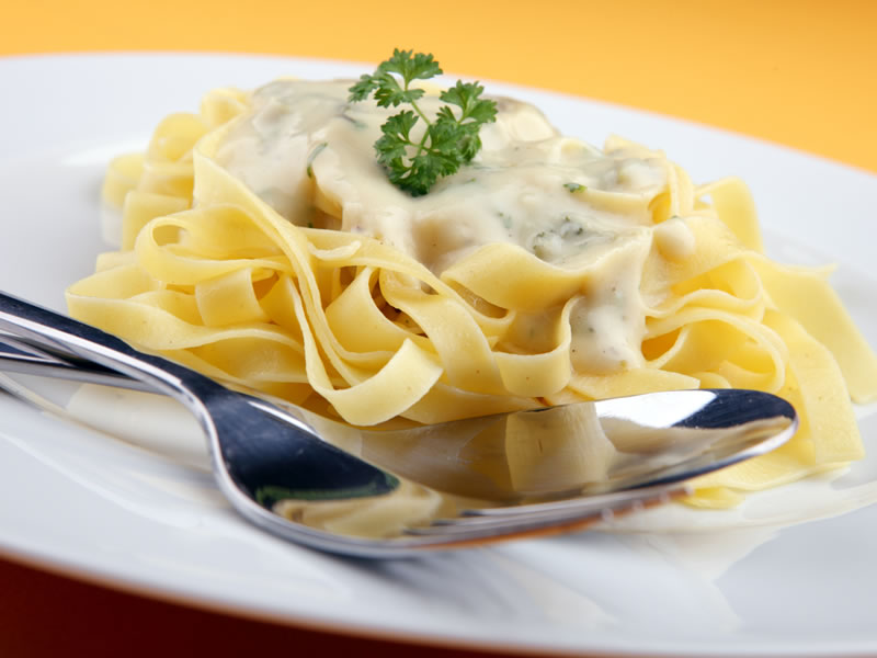 Tjestenina sa šparogama i vrhnjem