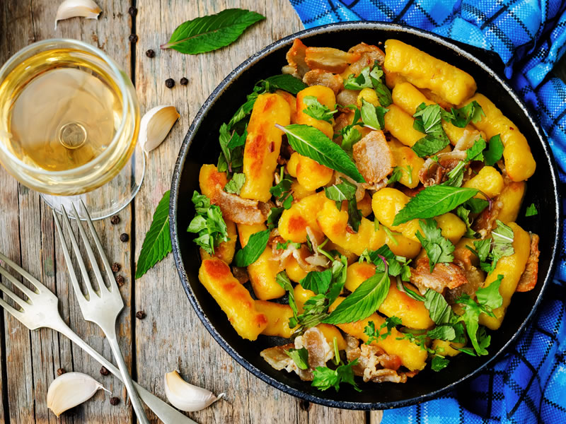 Zapečeni njoki sa sirom i špinatom