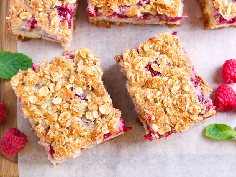 Kolač od breskvi i malina