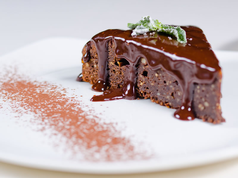 Čokoladna torta s kruškama