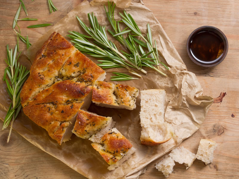 Kruh sa češnjakom i majčinom dušicom