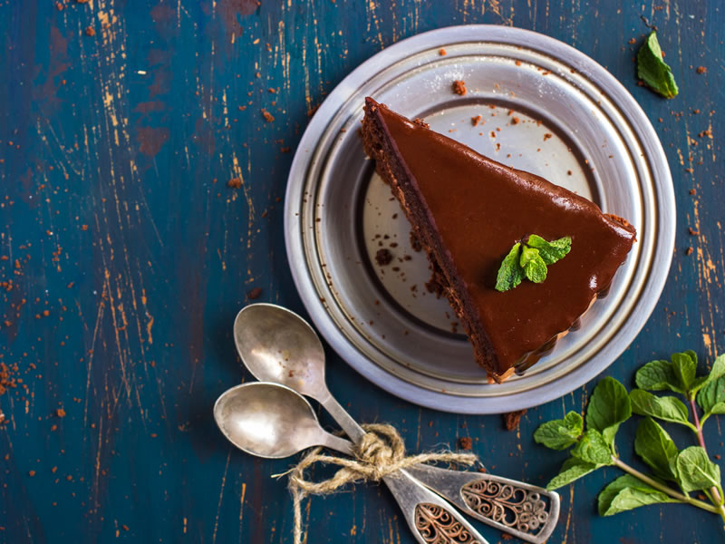 Torta s glazurom od tamne čokolade