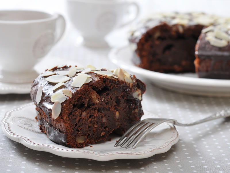 Kolač od grožđica i datulja