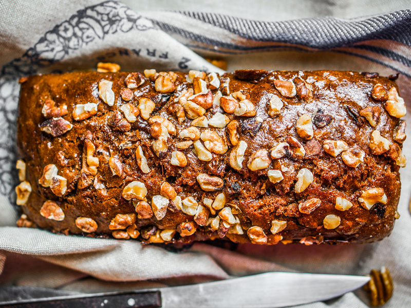 Kruh od banane, oraha i sjemenki lana