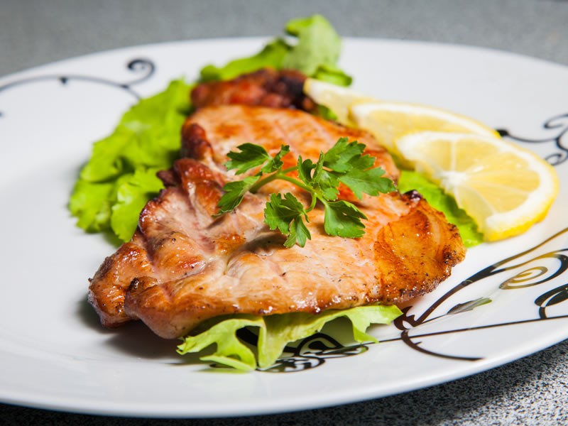 Svinjski kotleti u umaku od bijelog vina i limete