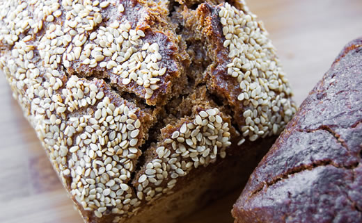 Bezglutenski kruh od sjemenki i orašastih plodova