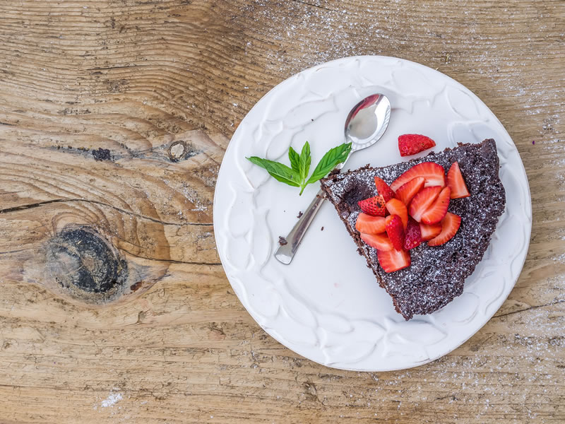 Čokoladna torta s mljevenim bademima