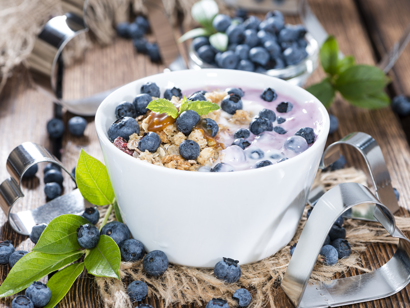 Zobene pahuljice s borovnicama i jogurtom