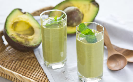 Smoothie od avokada i kelja