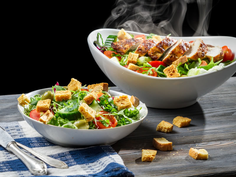 Salata od piletine, špinata i jagoda