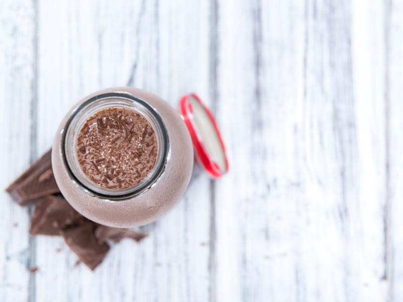 Smoothie od avokada, banane i kakaa