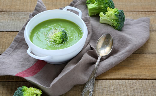 Kremasta juha od brokule i celera